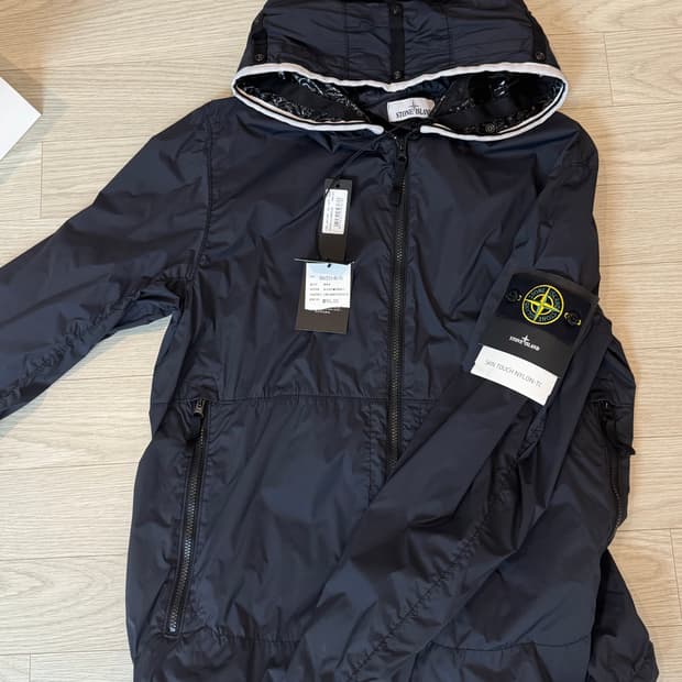 스톤아일랜드 스킨터치 바람막이 블랙