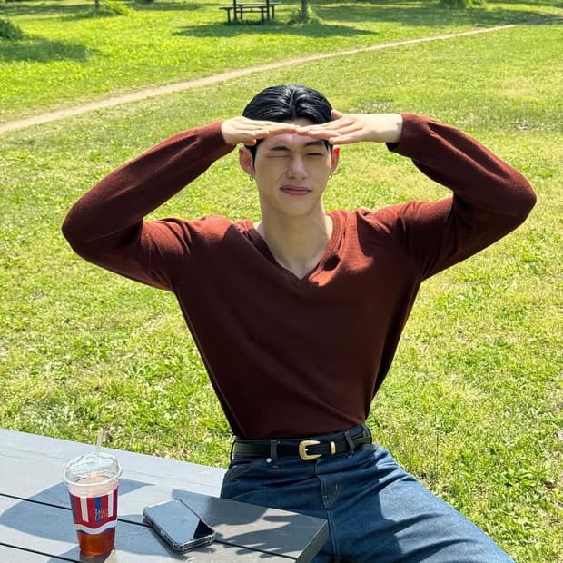 렉토 24F/W 클래식 브이넥 니트 스웨터 레드 브라운