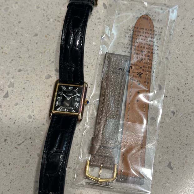 까르띠에 머스트 탱크 블랙 다이얼 lm