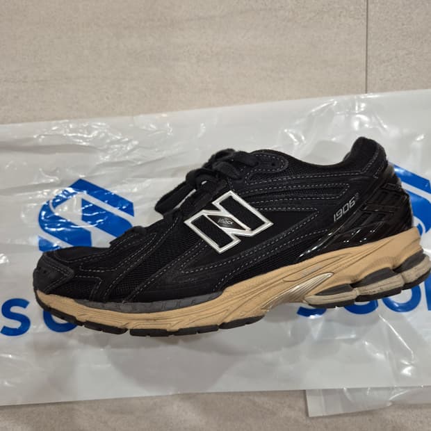 뉴발란스 M1906RK 270사이즈 판매합니다