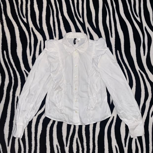 화이트 프릴 셔츠