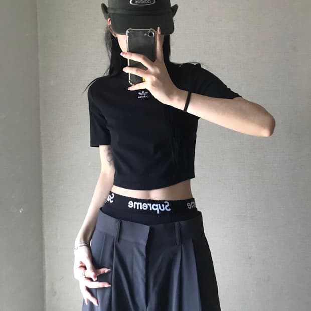 아디다스 블랙 크롭 티셔츠
