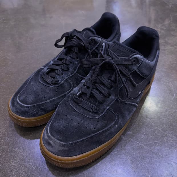 나이키 에어포스1 로우 07 스웨이드 블랙 검 260