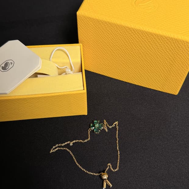 (새상품) 네잎클로버 스왈로브스키 팔찌 팝니다