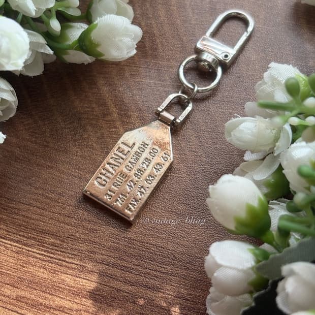 샤넬 깜봉 메탈 태그 실버 백참 키링 키체인