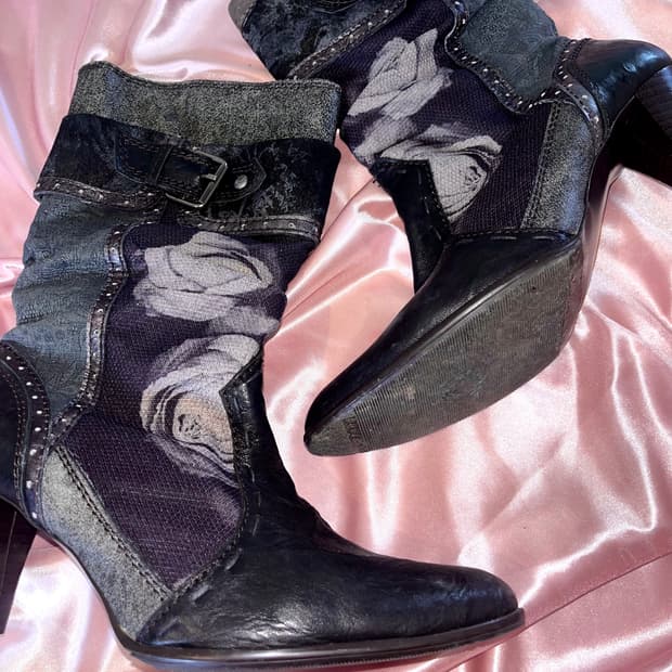 Vintage noir rose pattern antique boots