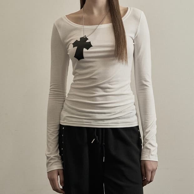 일리오 화이트 크로스 탑 (보풀 하자o)