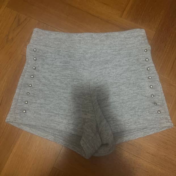 폴리수엠 스터드 돌핀팬츠 그레이