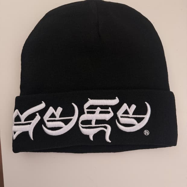 슈프림(Supreme)뉴에라(New Era) 블랙레터 비니