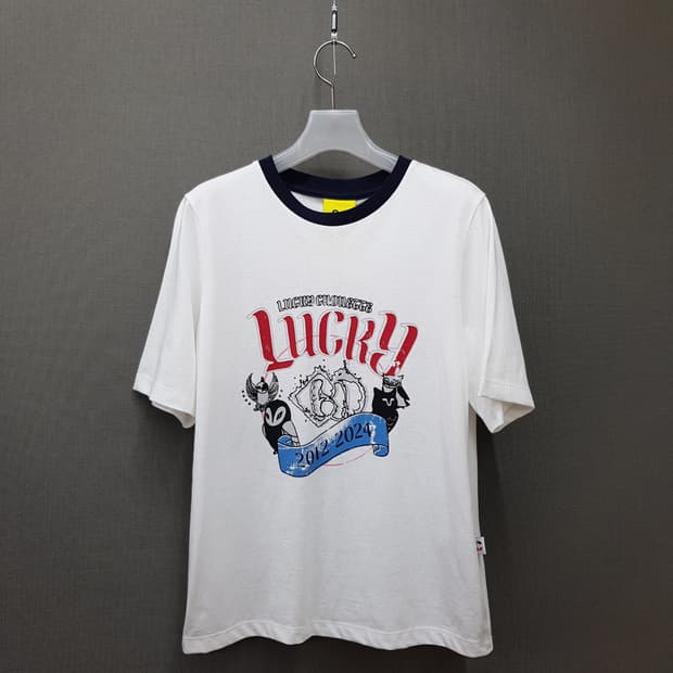 럭키슈에뜨 2025  그래픽 프린트 배색 라운드 티셔츠 36사이즈