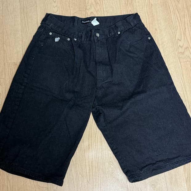 로카웨어 블랙 데님 버뮤다 반바지