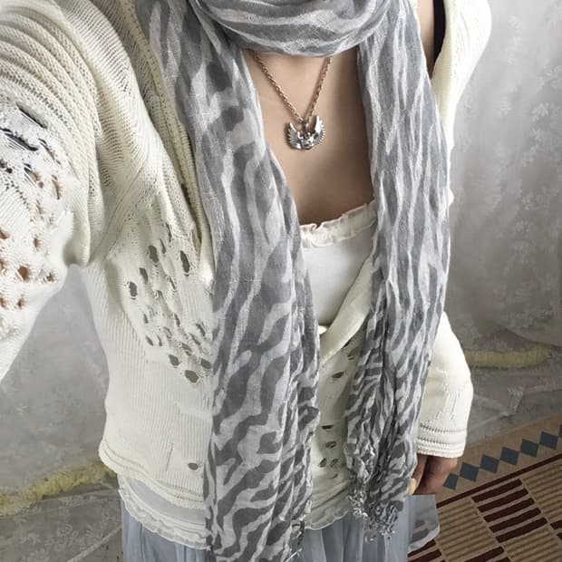 JPN zebra-patterned scarf
