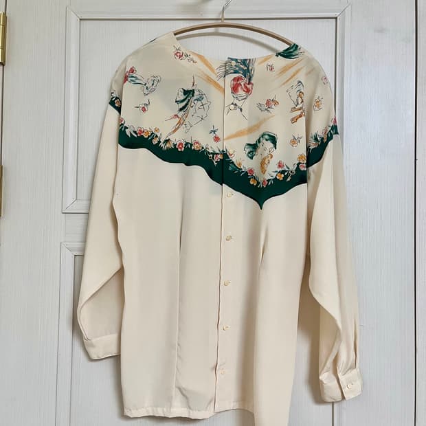 아이보리 빈티지 패턴 블라우스