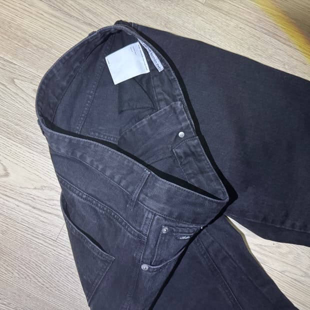 Post Archive Faction 파프 커브드 진 데님 8.0 블랙