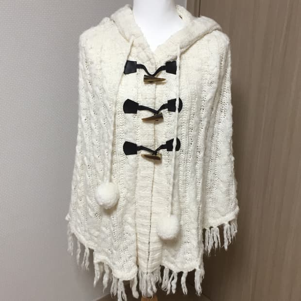 빈티지 모리걸 아이보리 폼폼이 케이프 