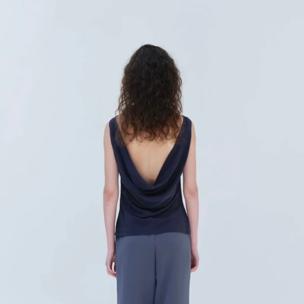 리포스 BACK DRAPE SLEEVELESS BLOUSE