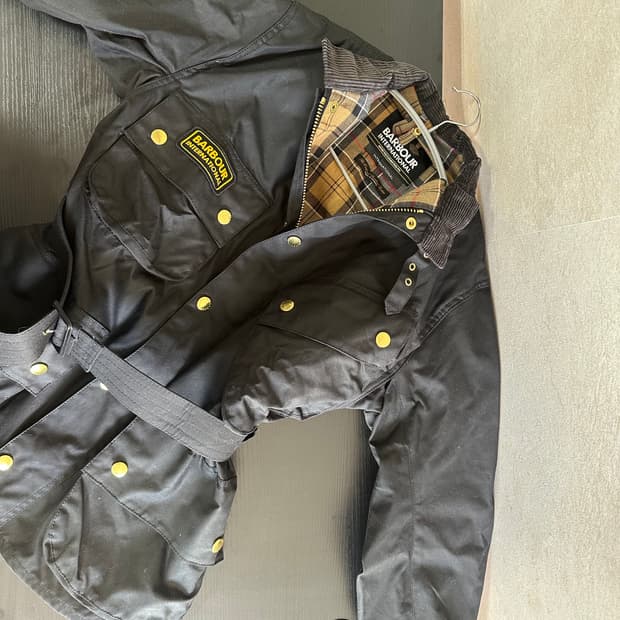 [새상품] 바버 인터내셔널 왁스 자켓 38사이즈