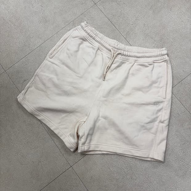 골라 아이보리 반바지