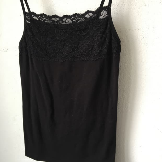 Lace point sleeveless