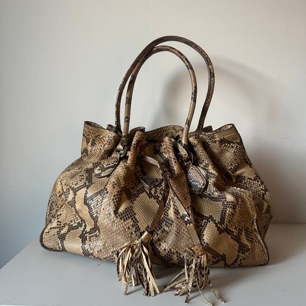 14ss 프라다 리얼 파이톤 레더 덤플링백