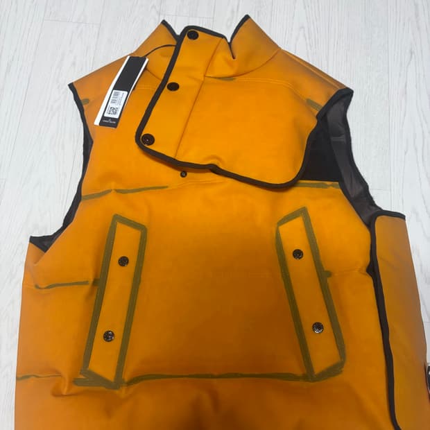 스톤아일랜드 아이스 스트라타 조끼패딩