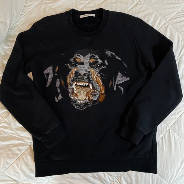 지방시 로트와일러 맨투맨 S