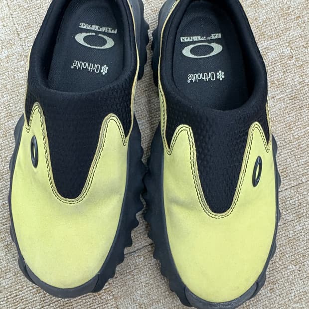 오클리 팩토리팀 뮬 라임 230