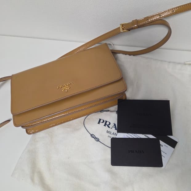 PRADA 프라다 정품 미니 크로스백 유광사피아노 클러치 지갑 폰홀더백