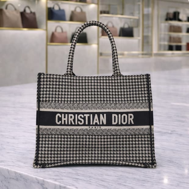 [A급] 디올 북 토트 하운드투스 체크 미디엄 판매합니다!!!