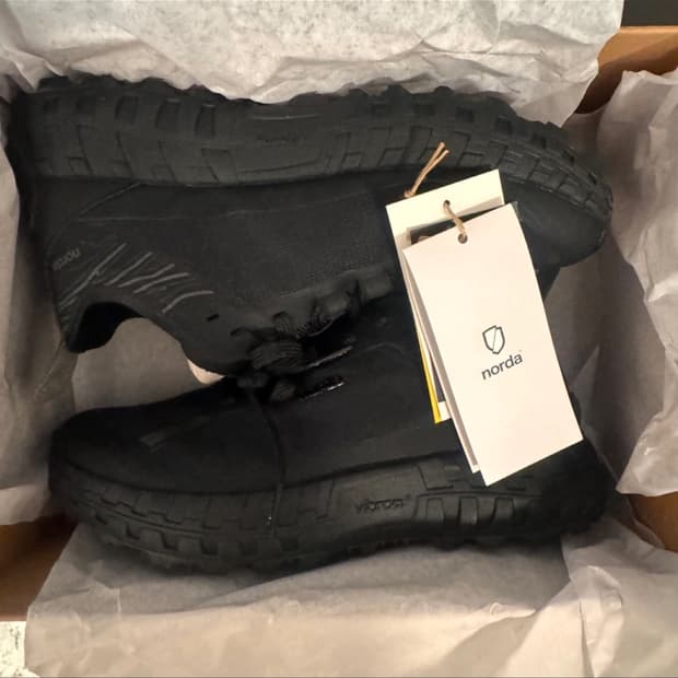 노다(Norda) 001 스텔스 블랙 245