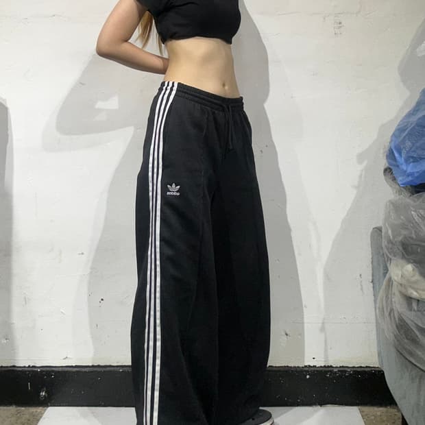 대대장 아디다스 발렌시아가 og 모델 블랙 와이드 치마바지 트레이닝 팬츠