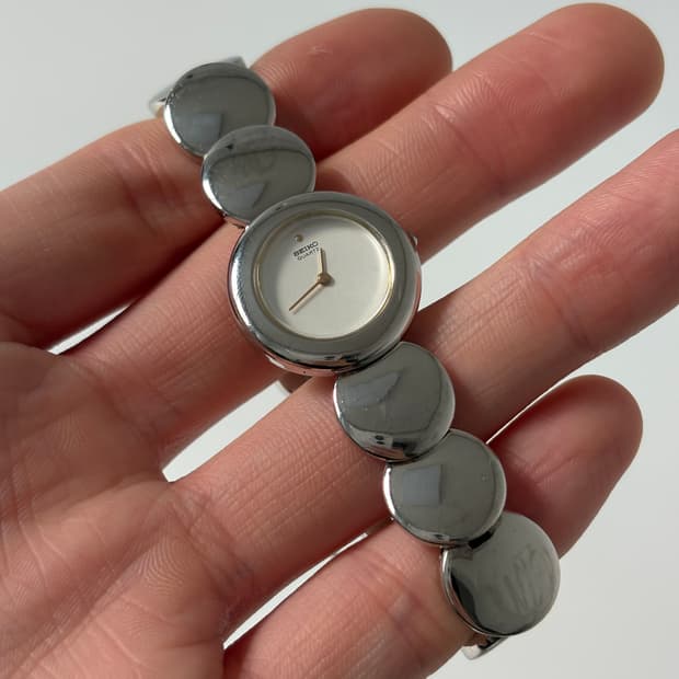 세이코 1980년대 빈티지시계 실버 라운드 브레이슬릿 쿼츠 여성