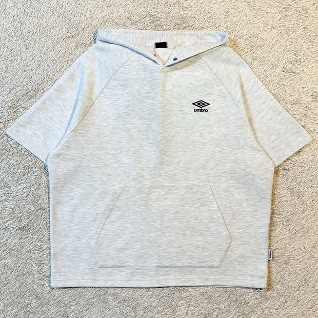 엄브로 UMBRO 스몰로고 후드 반팔 티셔츠 화이트멜란지