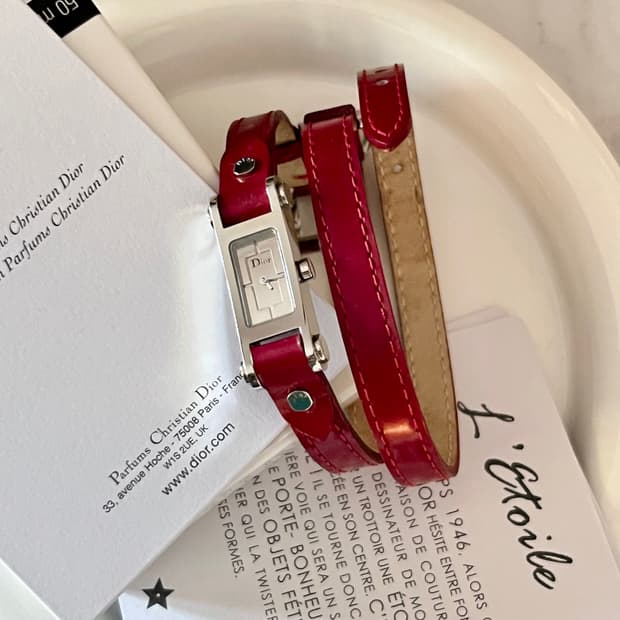 Christian Dior 실버 다이얼 렉탱글 디올 시계