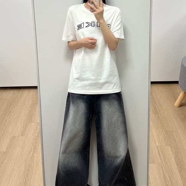 나이키 자수로고 하늘색 스우시 반팔 티셔츠