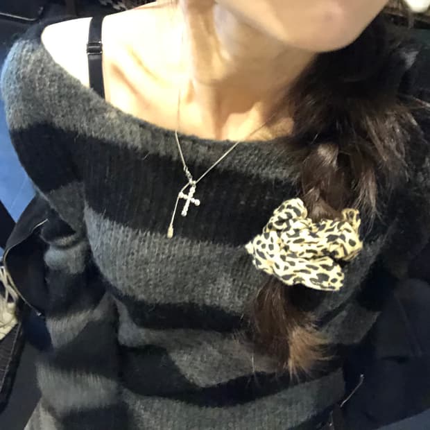 브랜디멜빌 스트라이프 원숄더 니트