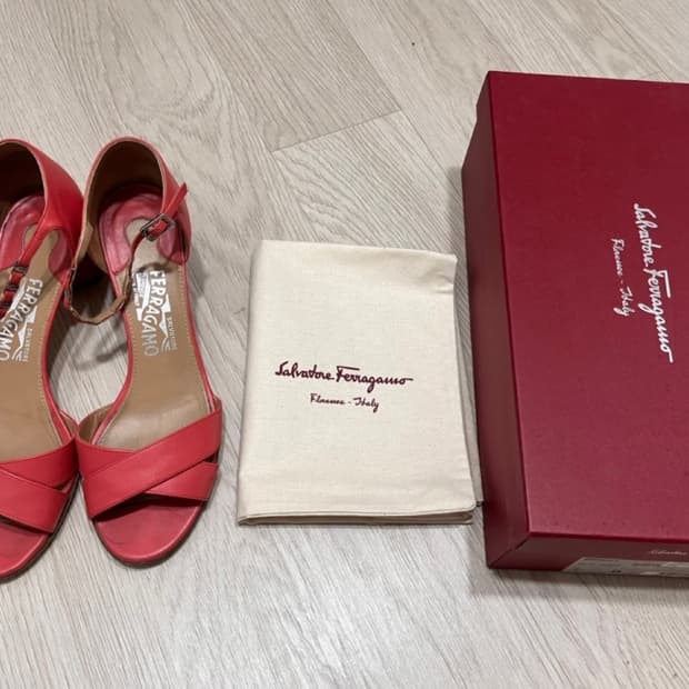 Ferragamo 페라가모 코랄핑크 힐 샌들_7사이즈(245mm)