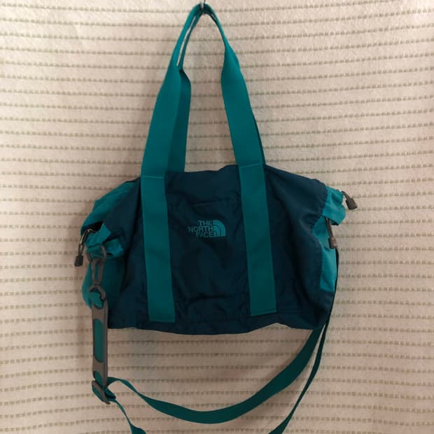 노스페이스 에메랄드 컬러 러닝백 숄더백 헬스백