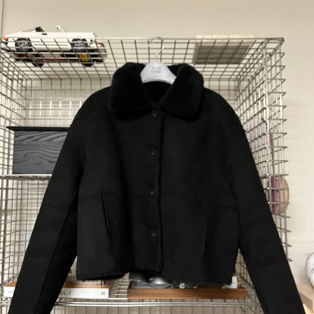 LEVAR 블랙 무스탕 자켓 FREE