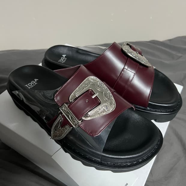 (39) 토가 샌들 버클 슬립온 슬리퍼 버건디 새상품