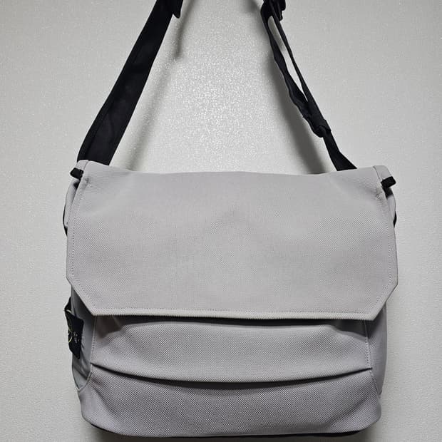 스톤아일랜드 리플렉티브 메신저백