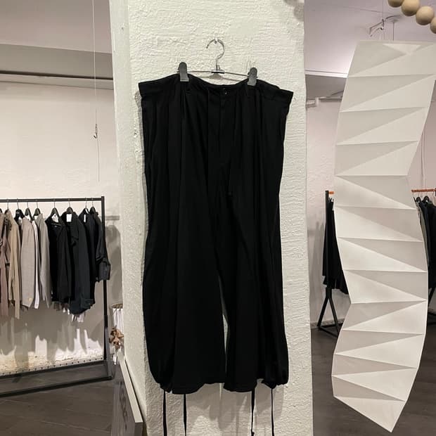 요지야마모토 뿌르옴므 패널 디테일 벌룬팬츠