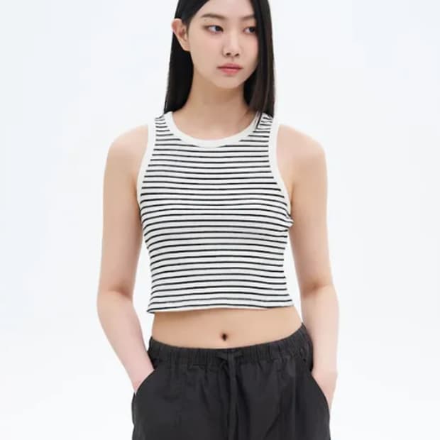 에잇세컨즈/ 세미 크롭 탱크탑 아이보리 / 여 M66-L77