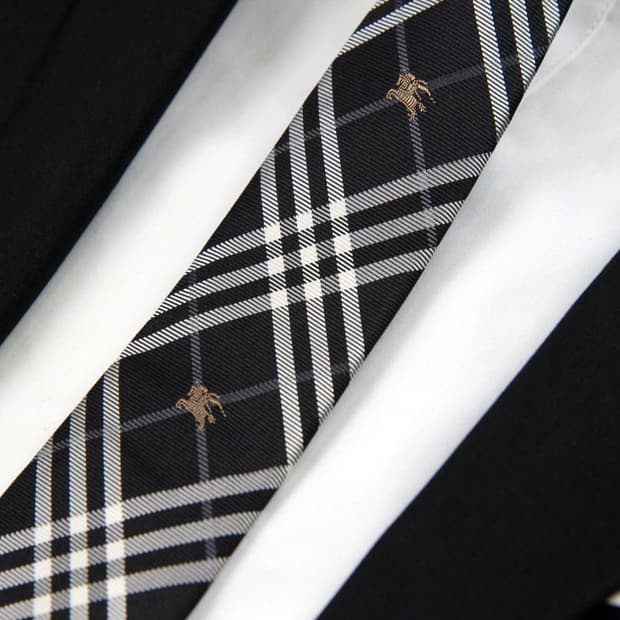 버버리 6.1cm 미사용 S등급 신형 슬림 기마상 레어 한정판 명품넥타이