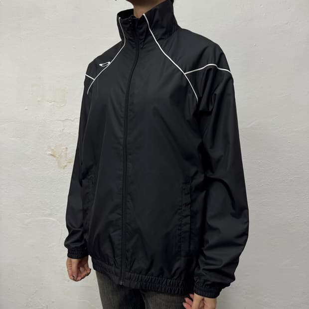 오클리 블랙컬러 파이핑 양면 서클 로고 폴리에스터 하이넥 윈드브레이커