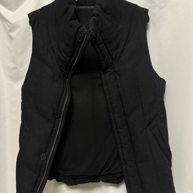 율리우스 패딩 베스트