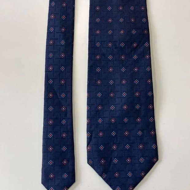 아쿠아스큐텀 넥타이