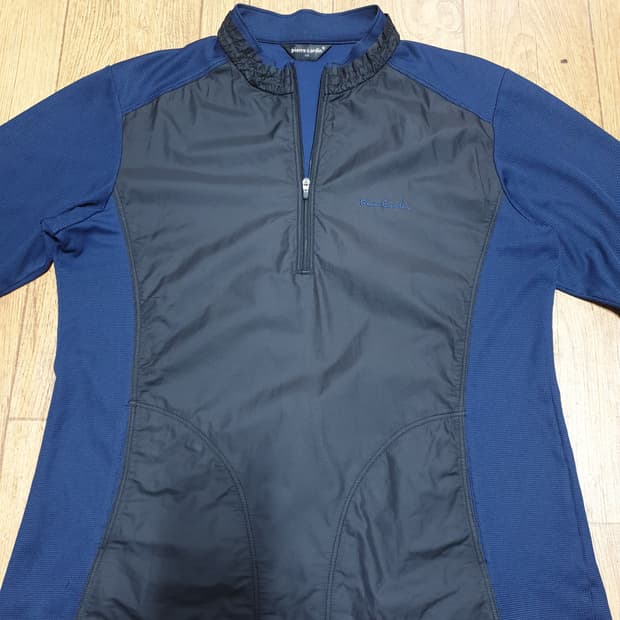 1016 피에르가르뎅 반집업 100 사이즈입니다