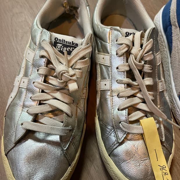 오니츠카타이거 실버 스니커즈 245mm