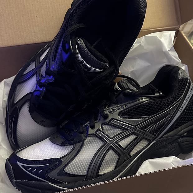 어보브 더 클라우드 아식스 280